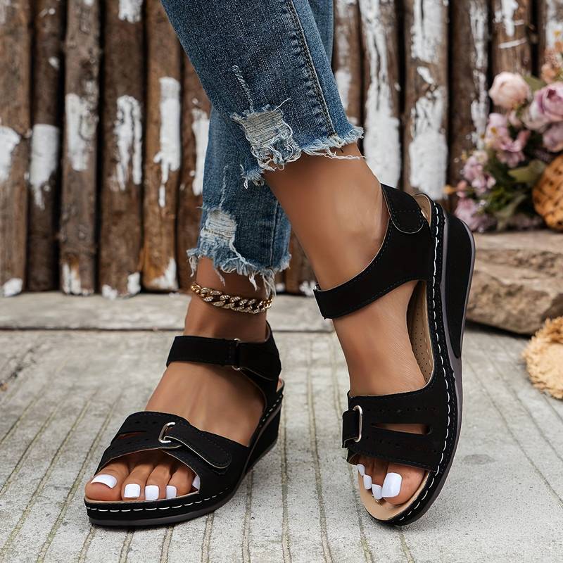 Fashionable orthopedic sandals for summer