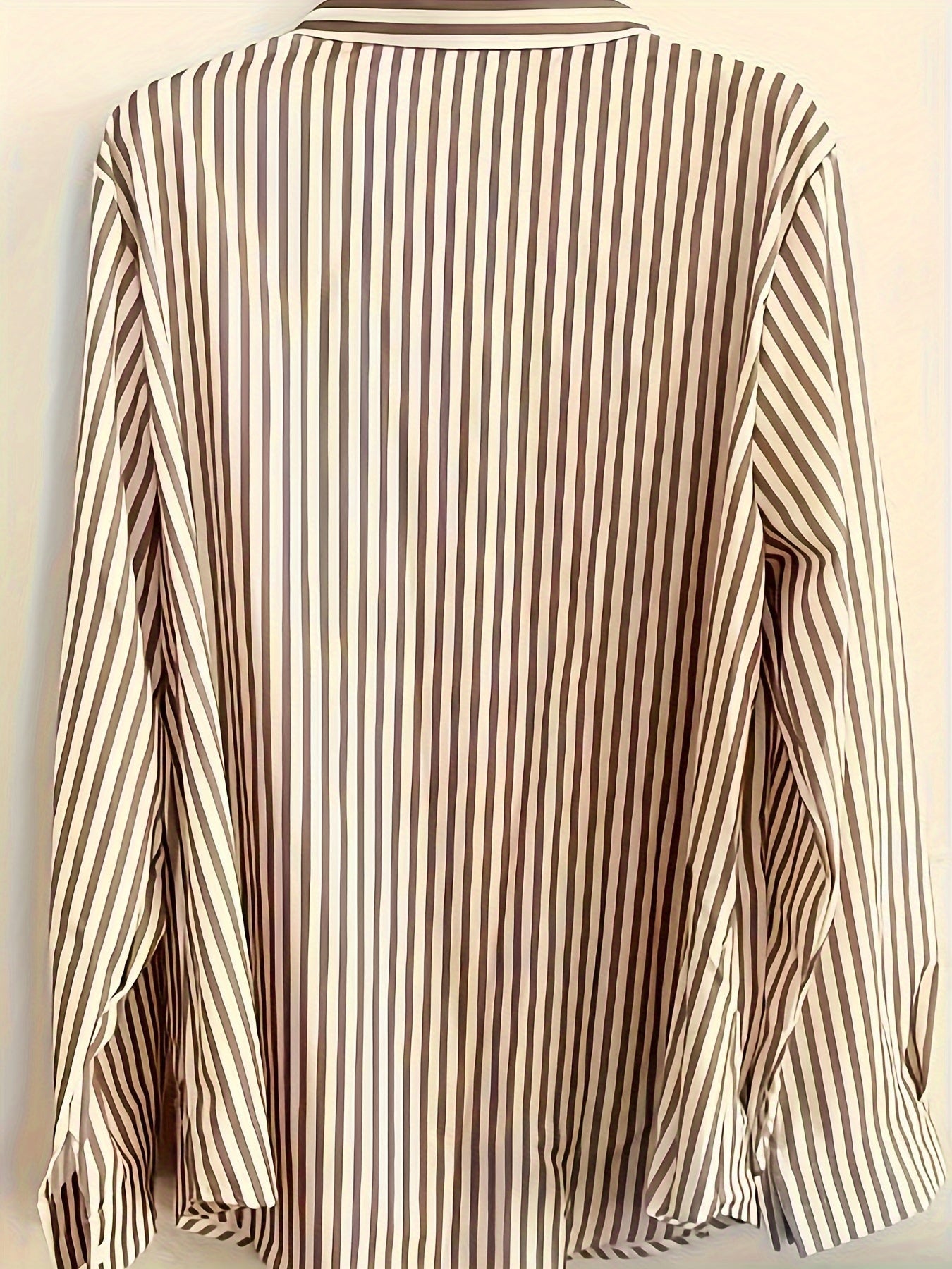 Lara | Striped blouse with button closure and long sleeves