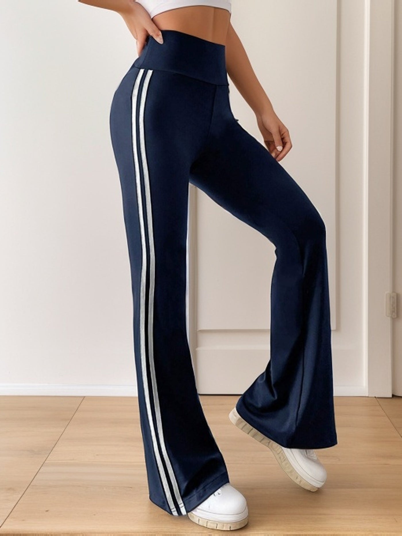 Lara | Sporty high-waisted striped flared pants