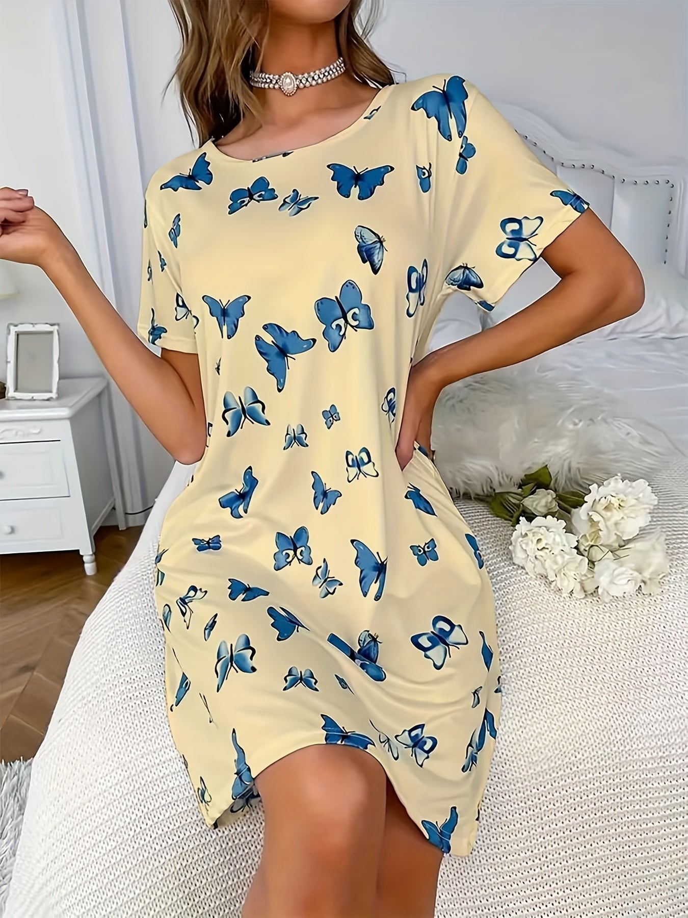Lotte | Casual nightgown with butterfly print and short sleeves