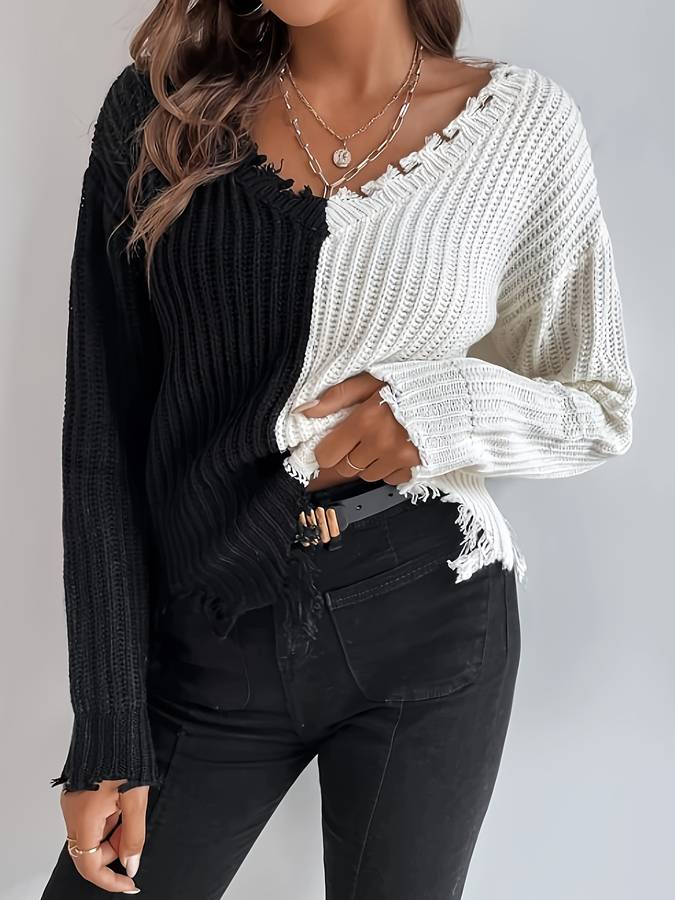 Lisanne | Two-tone knitted sweater with a broken look