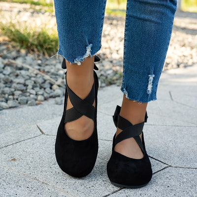 Chique | Zwarte fluwelen balletflats met elastische kruisband en strik