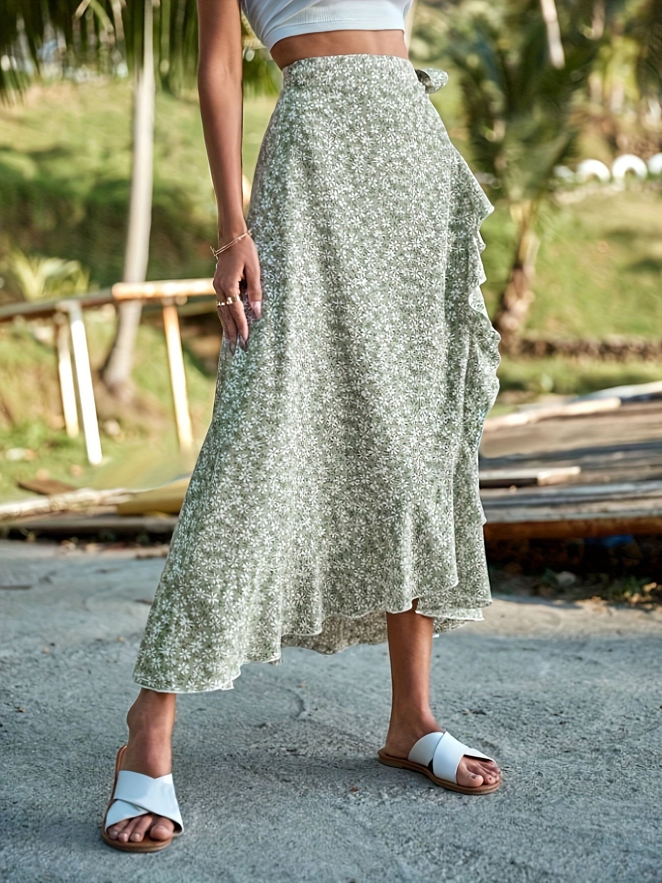 Luna | Wrap skirt with floral print and ruffles