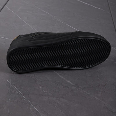 Isa | Women's sneakers in solid color with laces and a soft sole