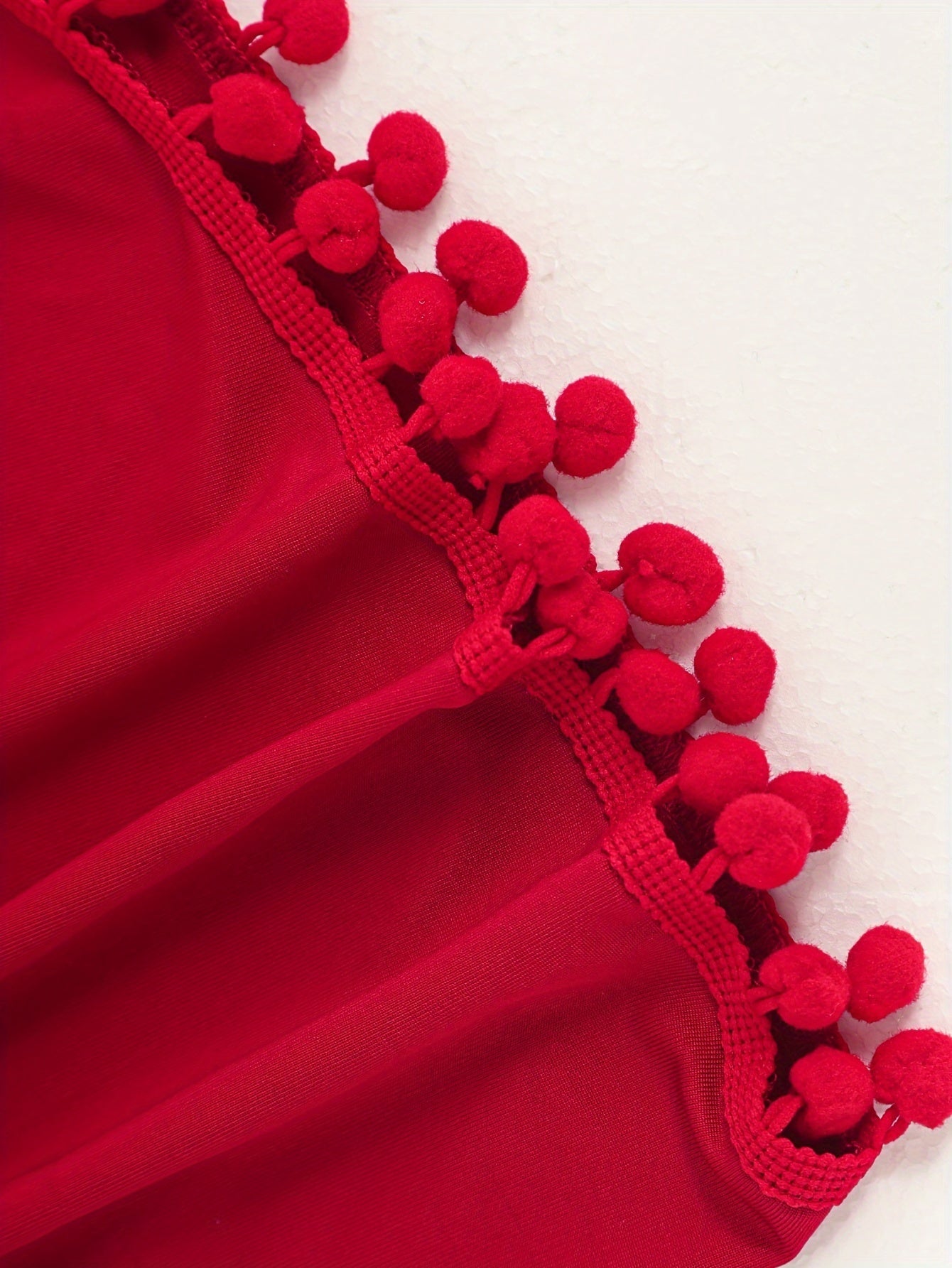 Emma | Effen maxi strandjurk met pom-pom-decor en V-hals
