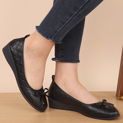 Lotte | Women's black ballerinas with stitched design and bow detail