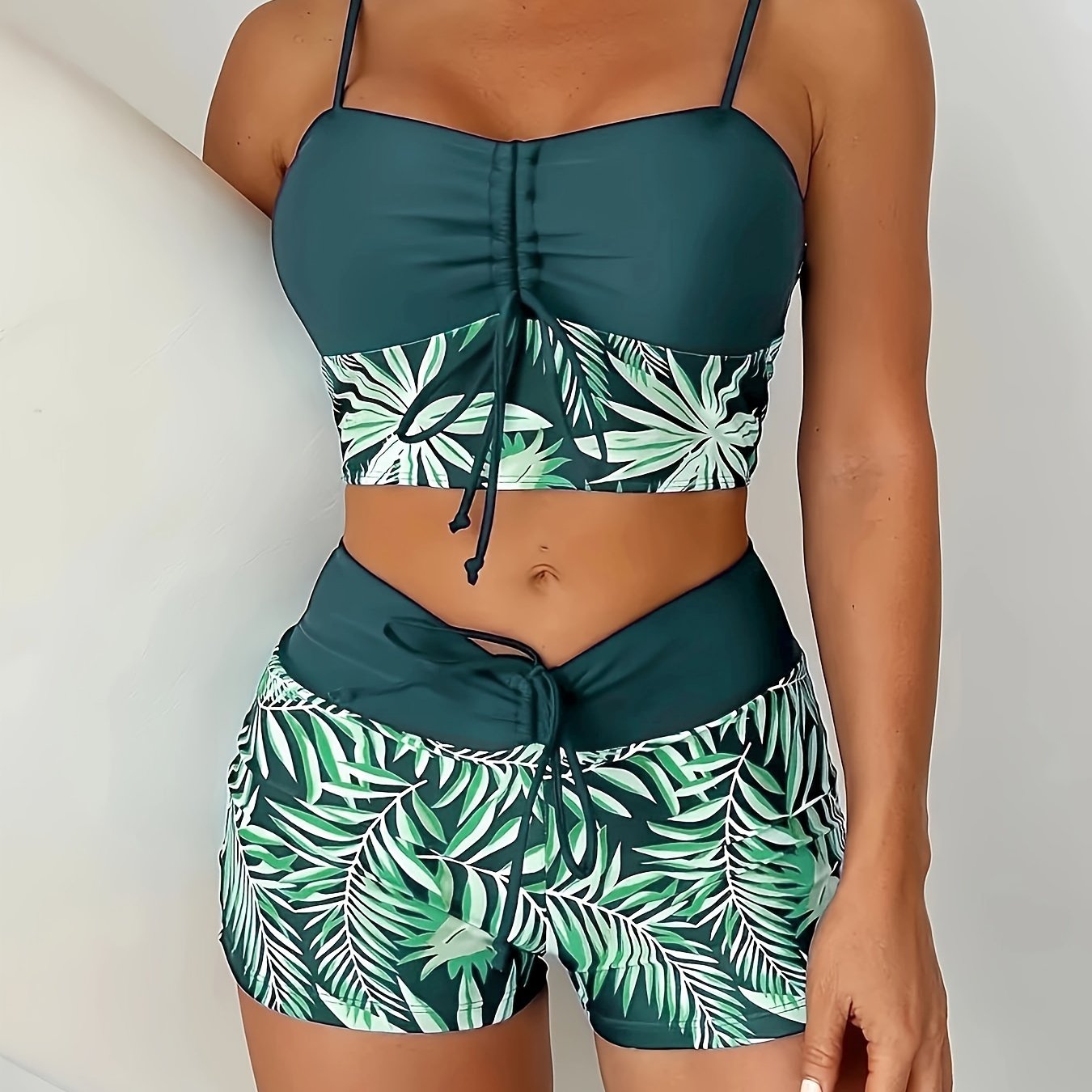 Noa | Twee-delige bikini set met bladprint en boyshorts