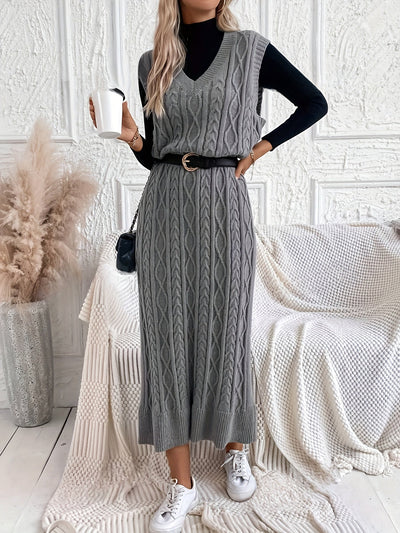 Evelien | Gebreide mouwloze maxi-jurk met kabelpatroon en V-hals