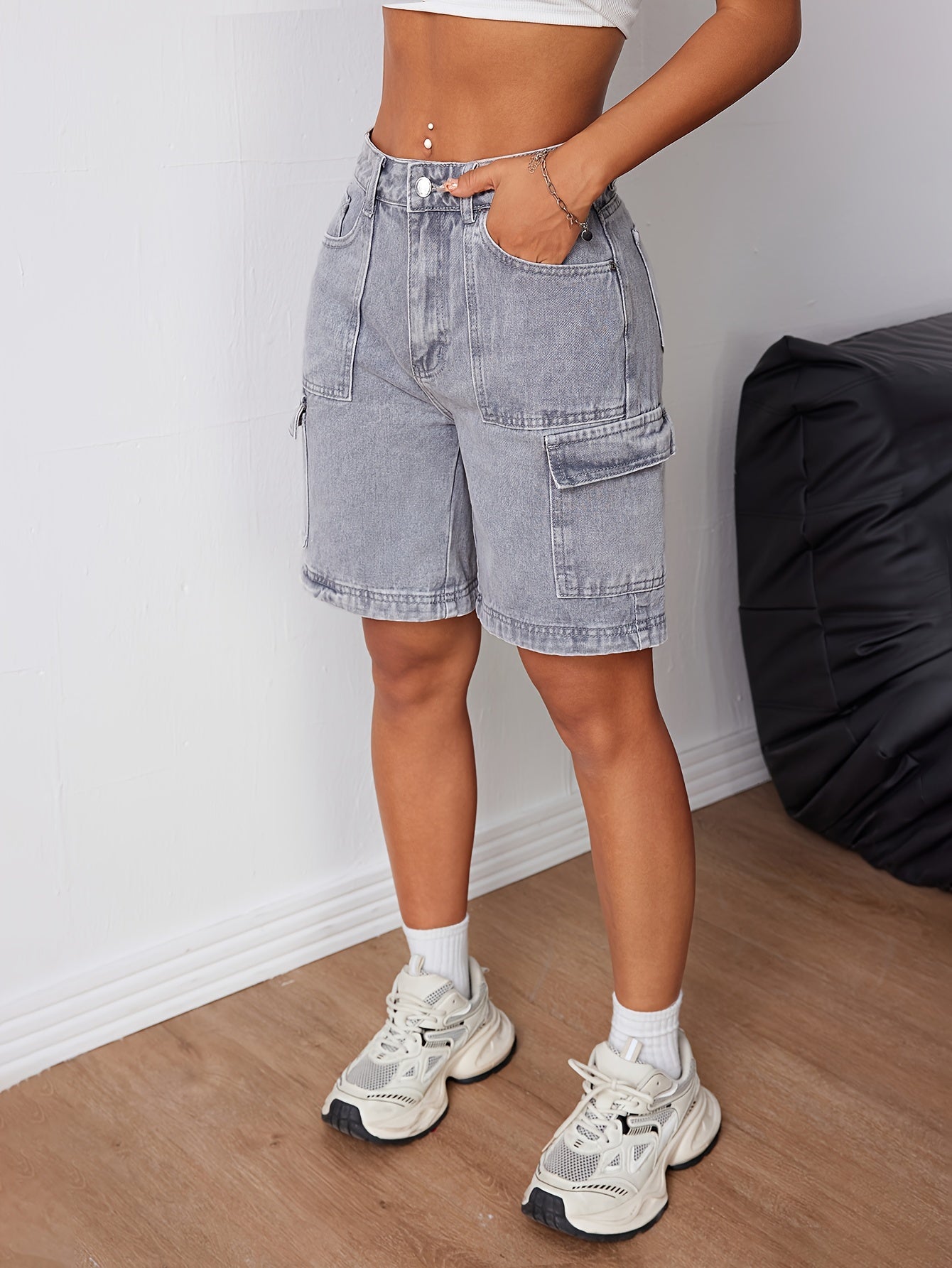 Eva | Fashionable gray denim cargo shorts with a high waist