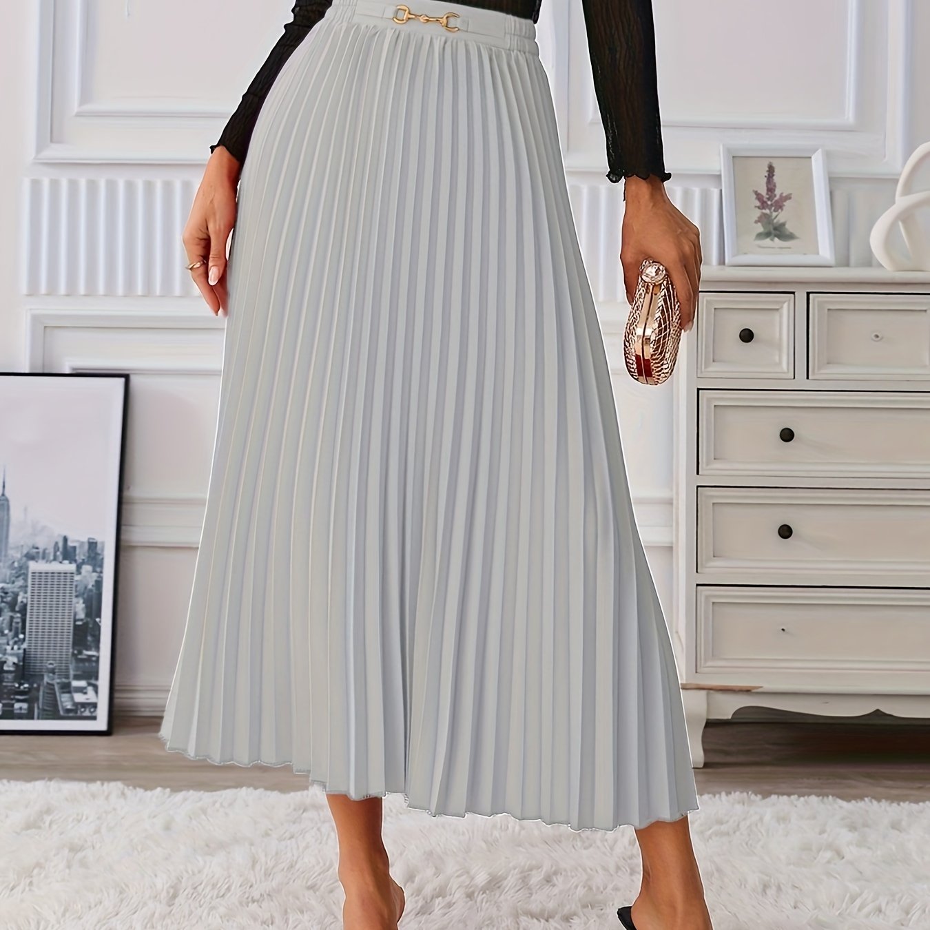 Elise | High-waisted skirt with a chain detail