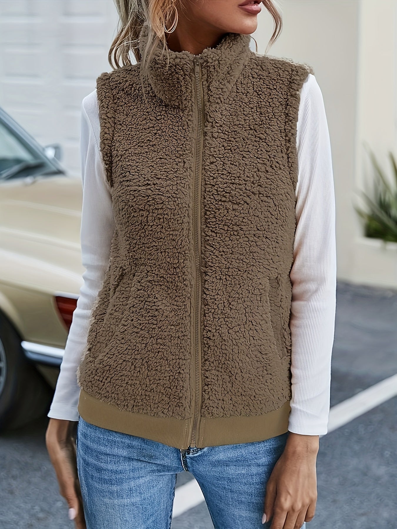 Fleur | Plush zipper vest in solid color
