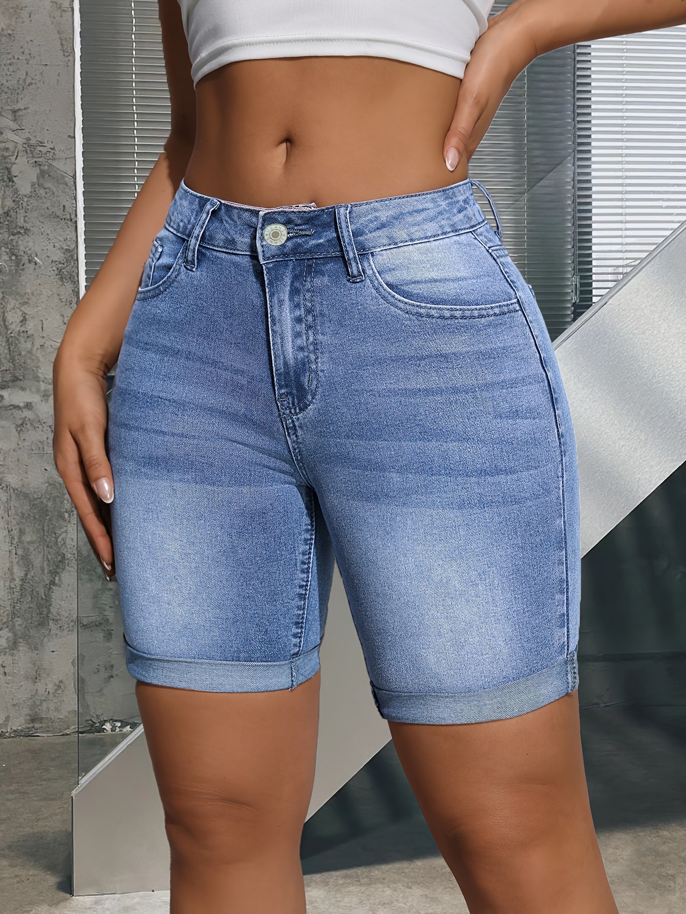 Sophie | Hoge taille denim shorts met gerolde zoom