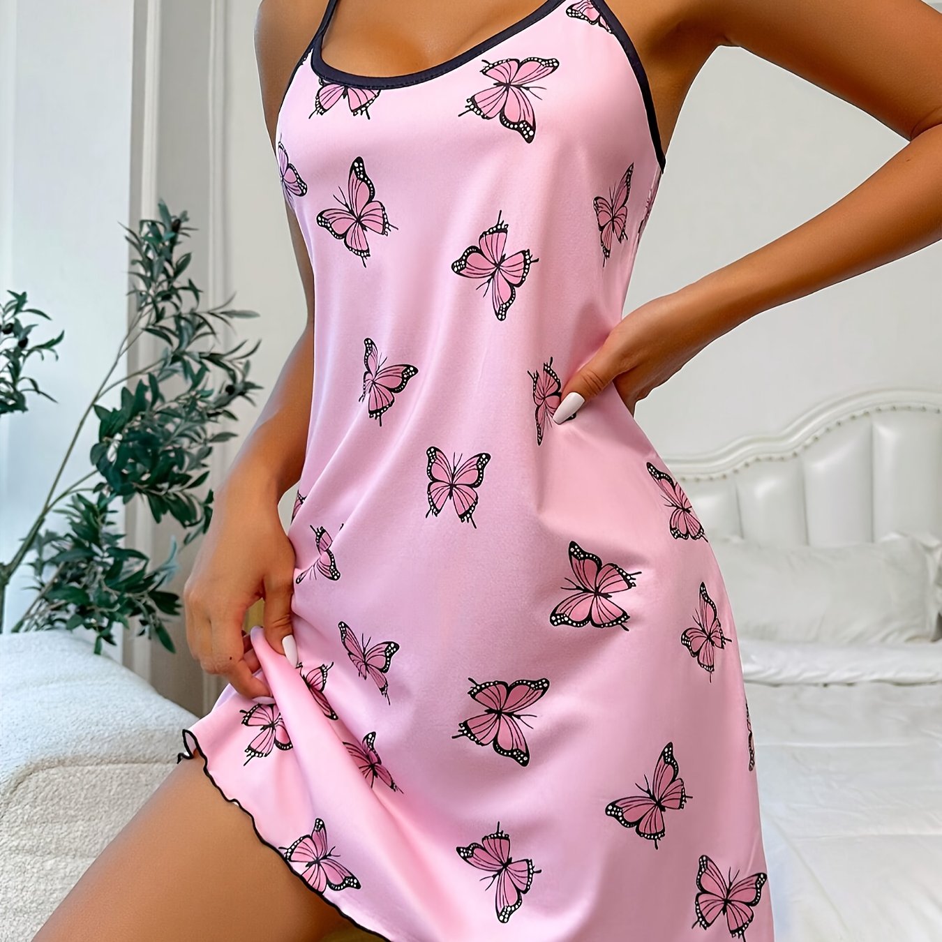 Nina | Casual nightgown with butterfly print and ruffles