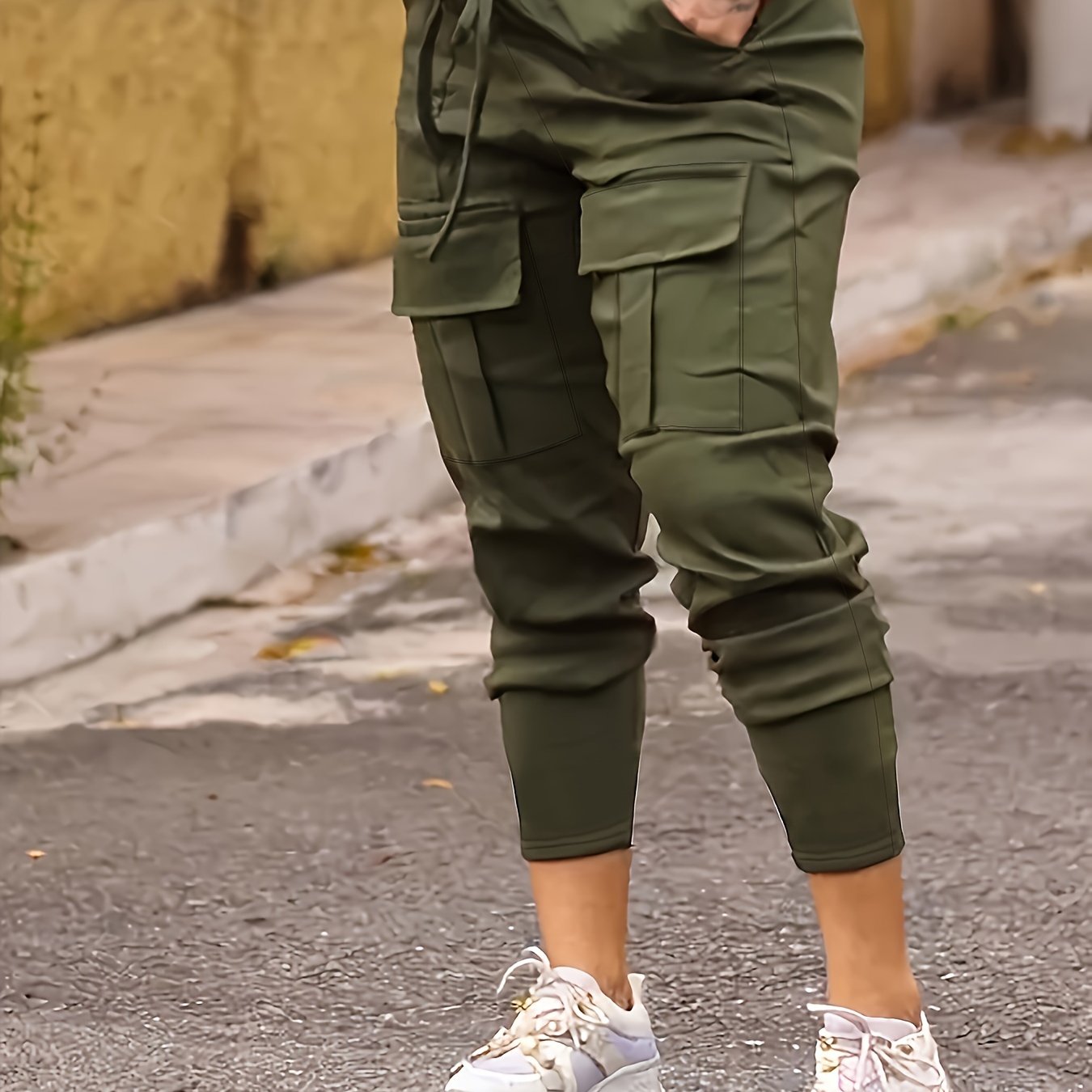 Emma | Solid color cargo joggers with pockets