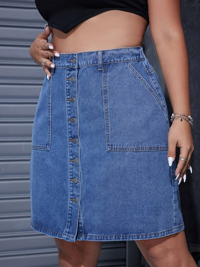 Evelien | Plus size casual denim skirt with large pockets and button closure