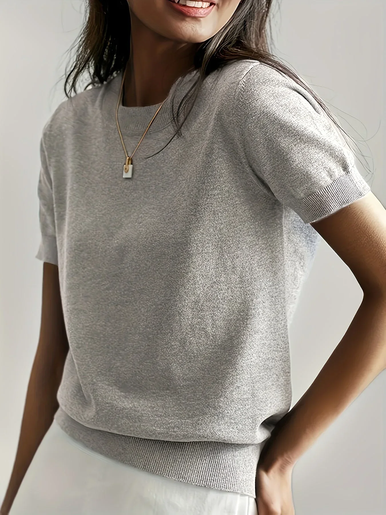 Gebreide dames top met korte mouwen – Fijne tricot en ronde hals