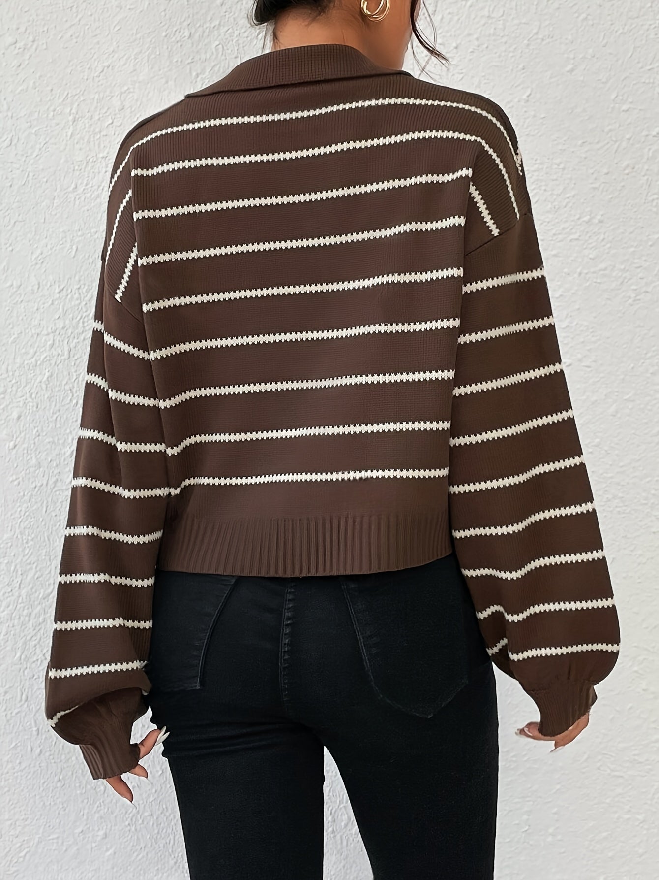 Sophie | Gestreepte casual trui met verlaagde schouder en lange mouwen