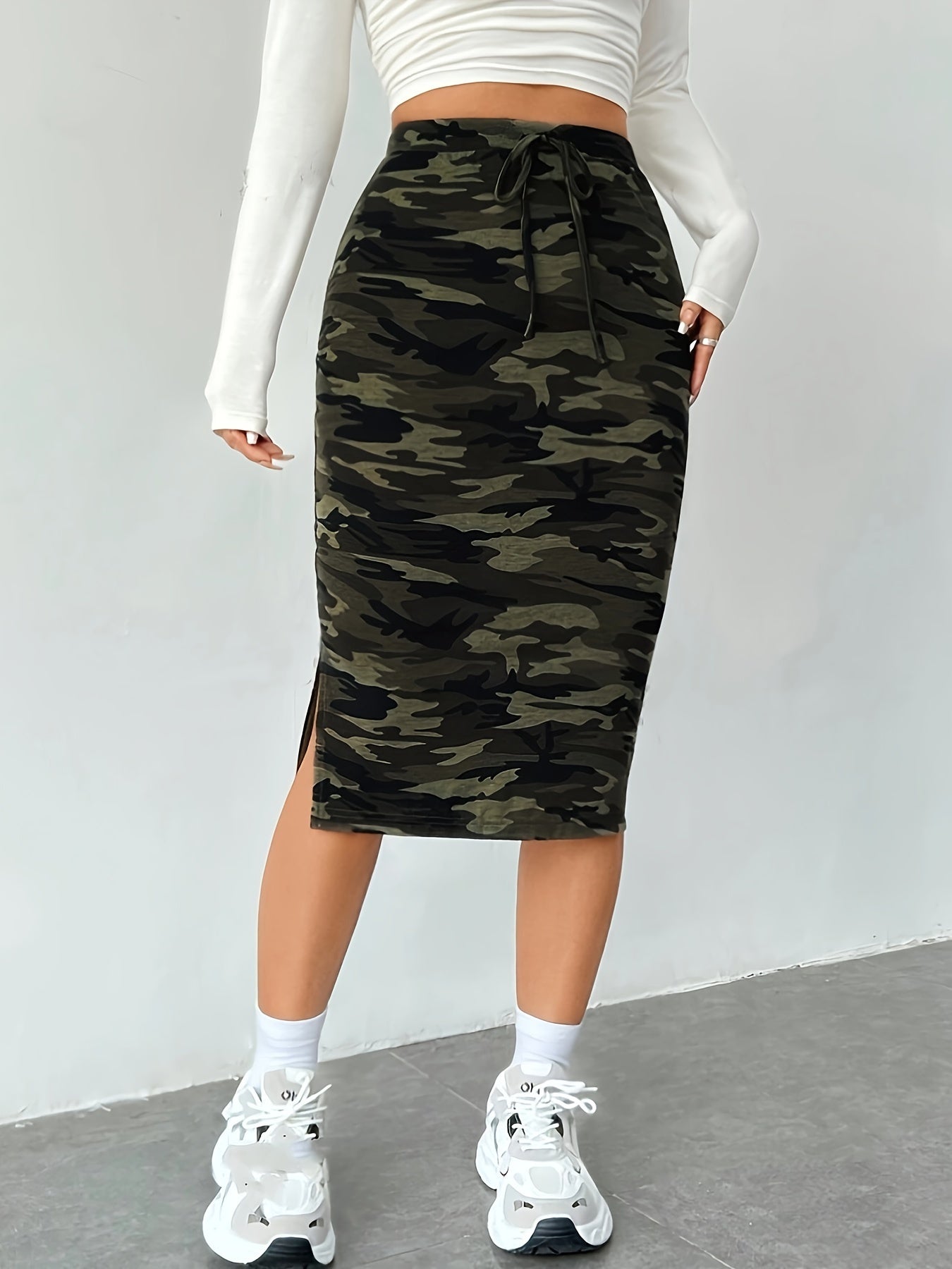 Noa | Krijtstreep rok met split in camouflageprint