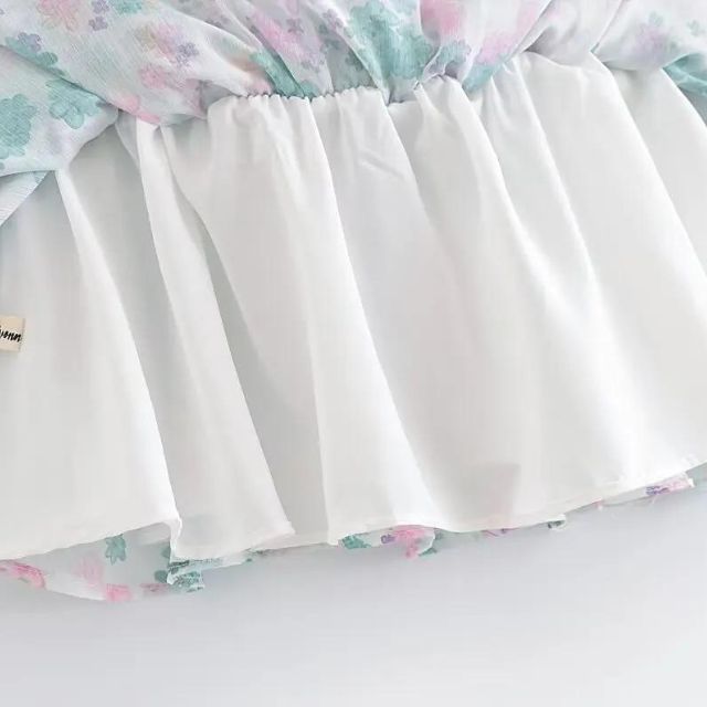 Fioby - Mini jurk met bloemen ruches en pofmouwen