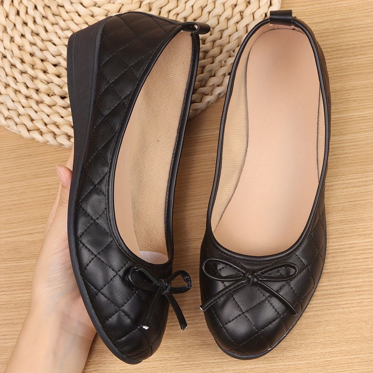 Lotte | Women's black ballerinas with stitched design and bow detail