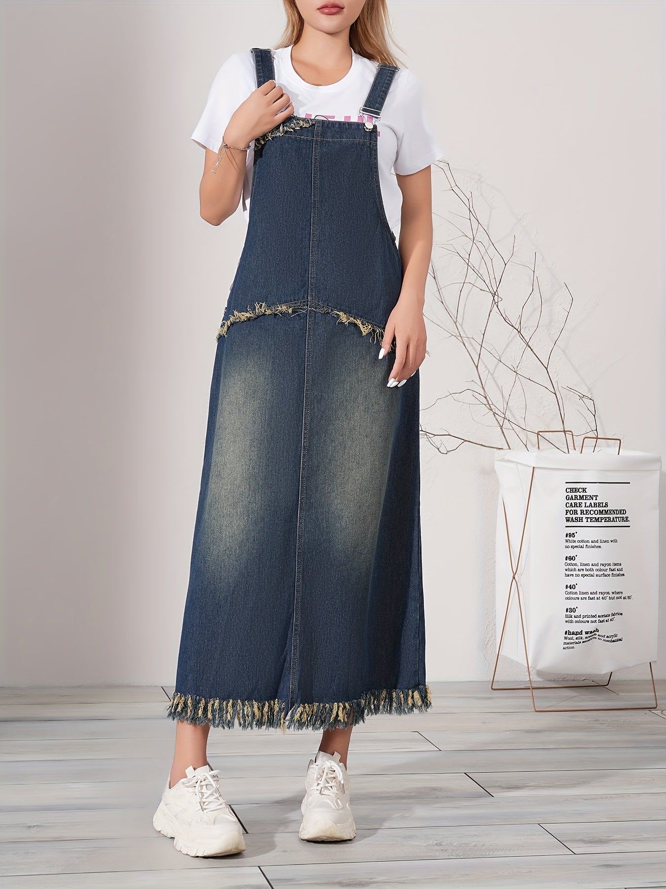 Lotte | Casual denim maxi-jurk met raw hem en verstelbare band