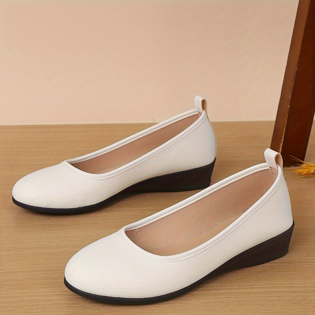 Lotte | Classic white ballet shoes with gold cross pattern