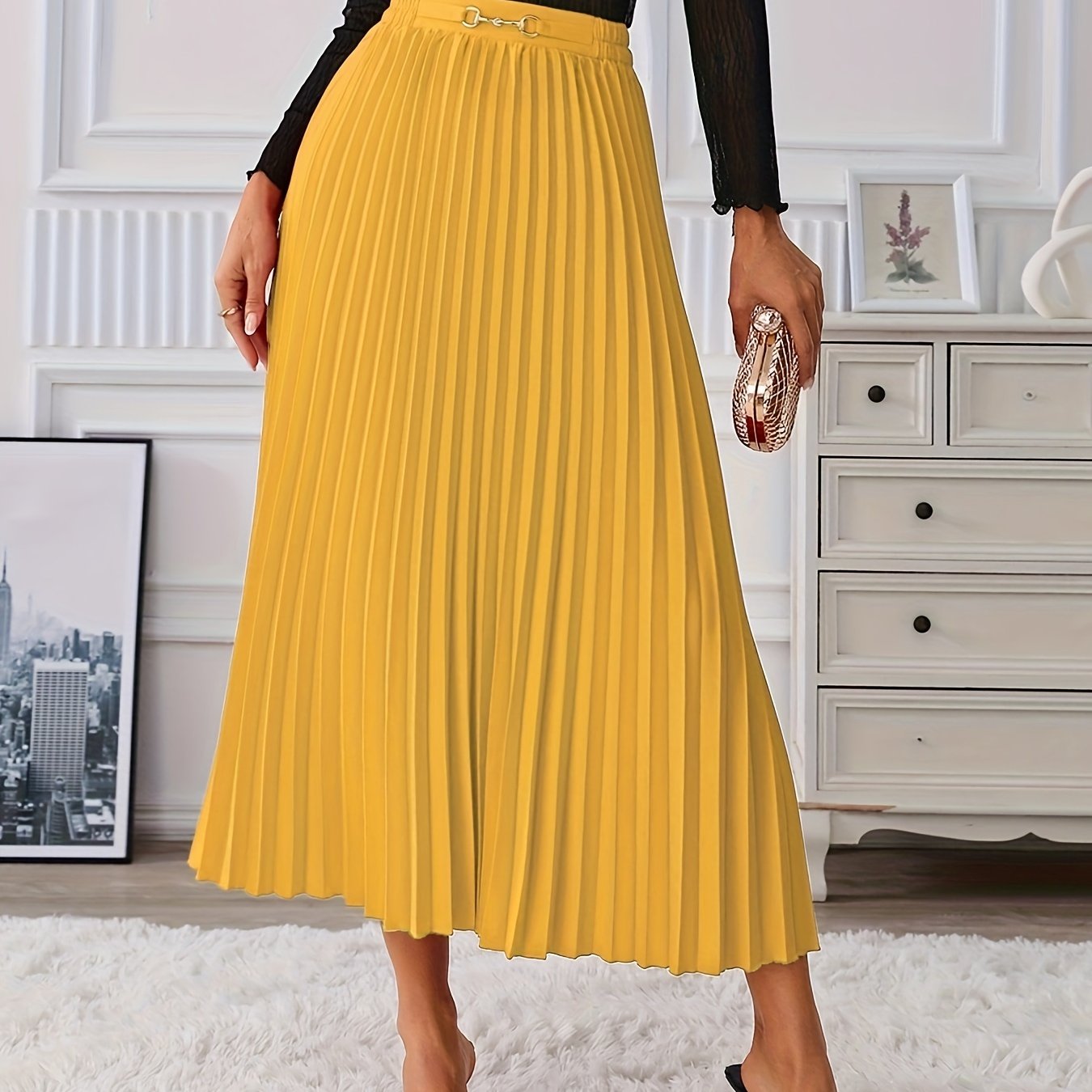 Elise | High-waisted skirt with a chain detail
