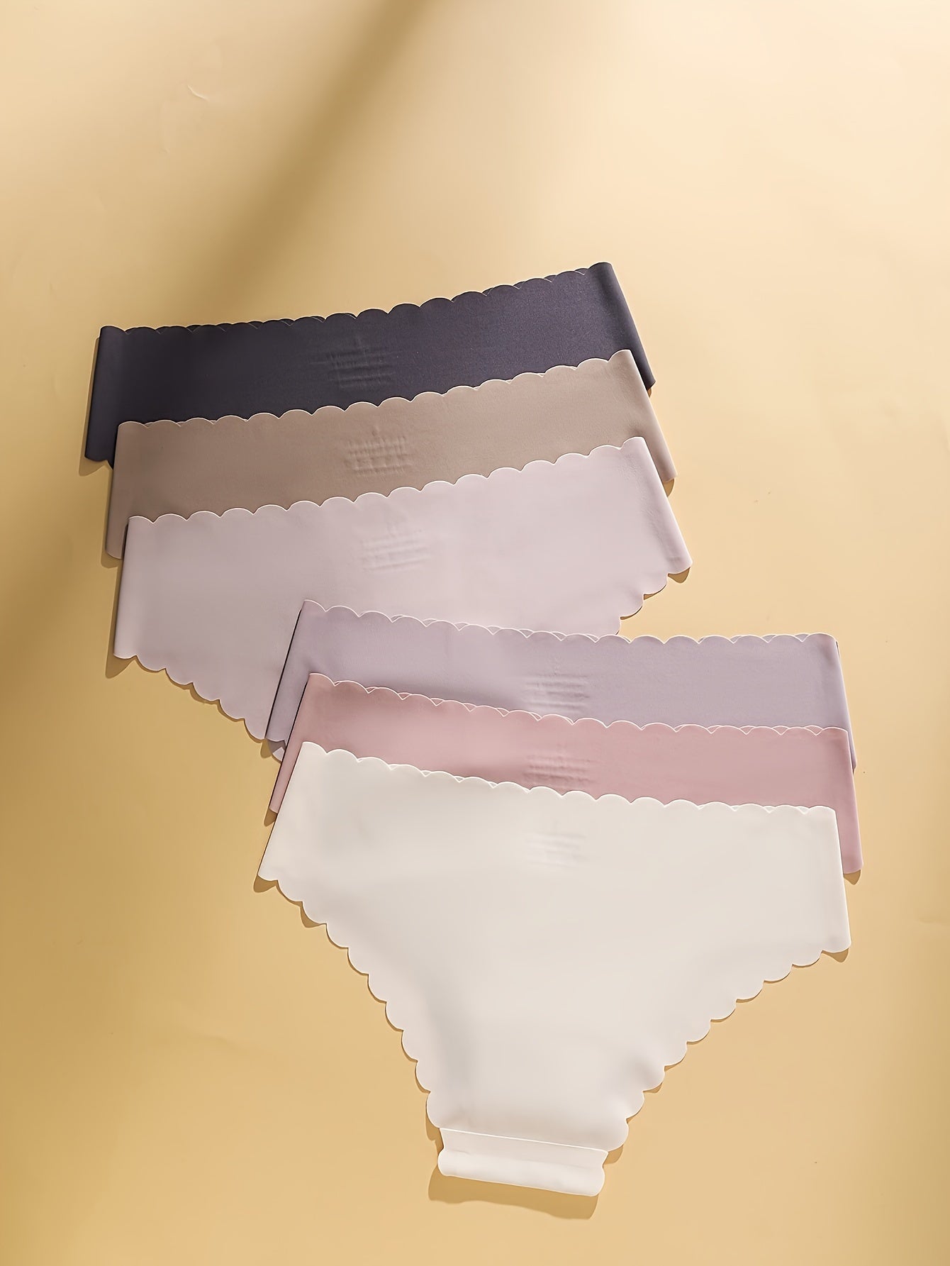 Lotte | 6-piece plain briefs with a scalloped edge