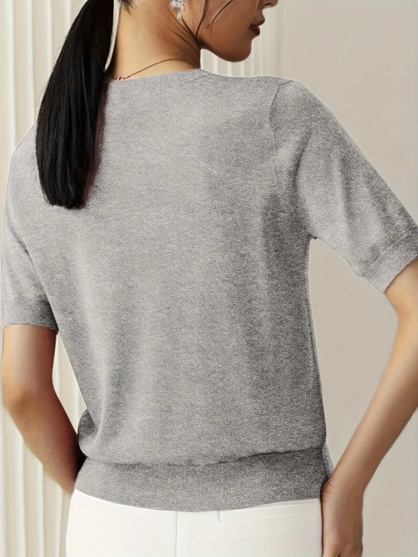Gebreide dames top met korte mouwen – Fijne tricot en ronde hals