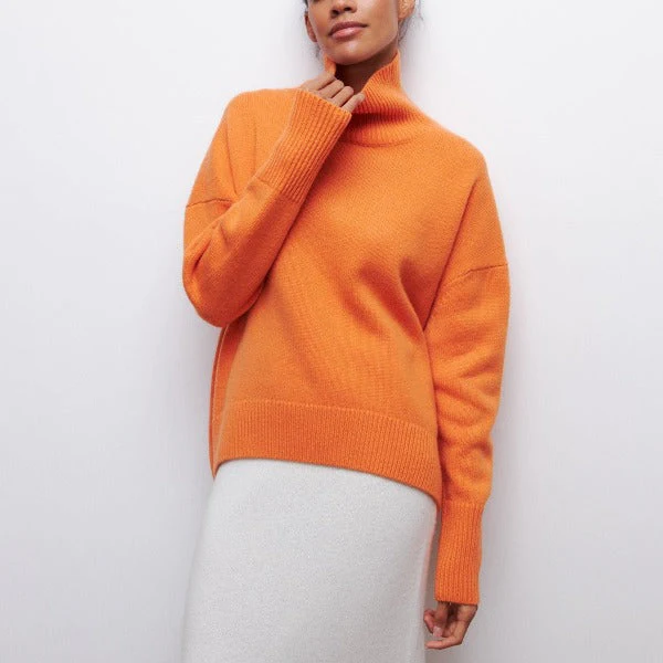 Knitted Women's Sweater with Turtleneck – Oversized Design