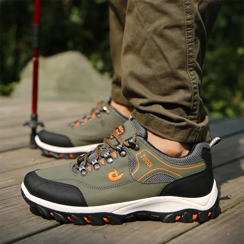 Men's Hiking Boots - Water-repellent - Grip Sole 