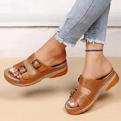 Sandalen – Instapmodel met verstelbare gespen en geperforeerd detail