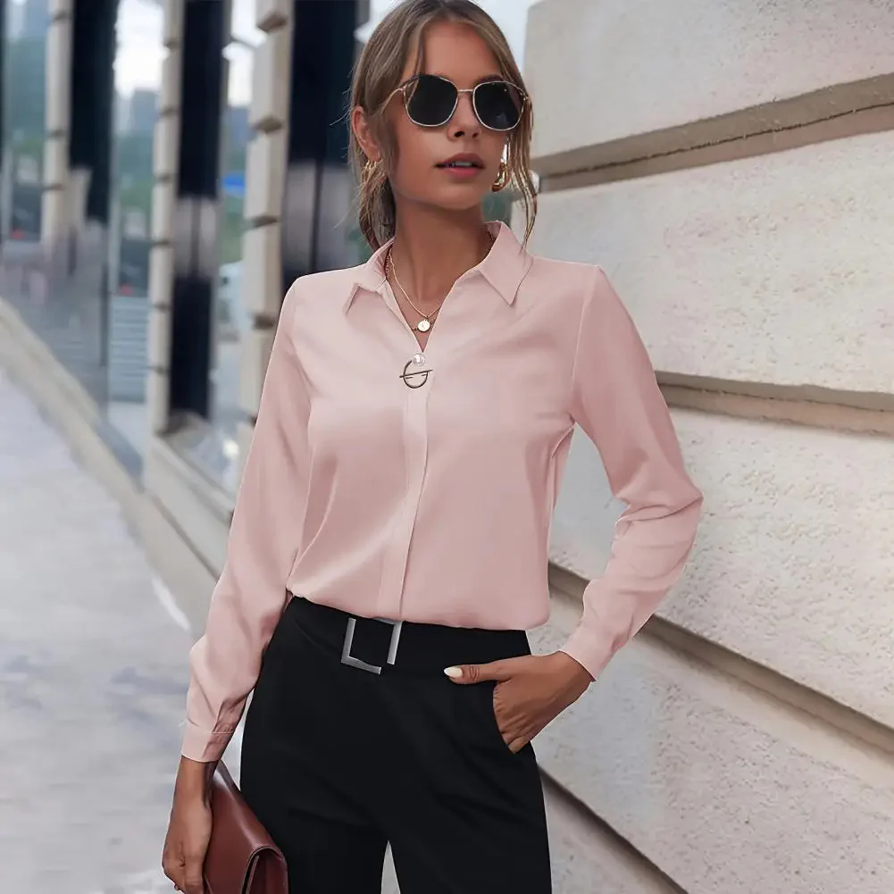Dames blouse met lange mouwen – Klassieke kraag en metalen detail