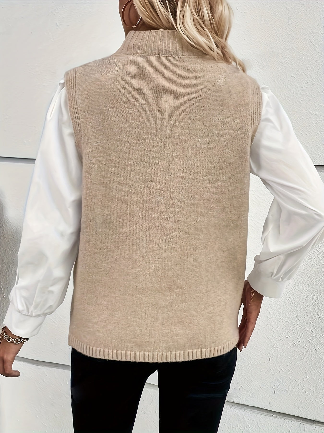 Isabella | Stylish sleeveless cardigan in solid color