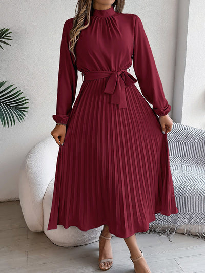 Bea | Elegante damesjurk met opstaande kraag, lange mouwen en geplooide rok