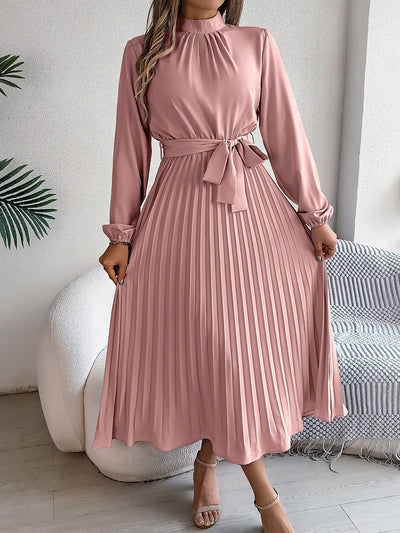 Bea | Elegante damesjurk met opstaande kraag, lange mouwen en geplooide rok