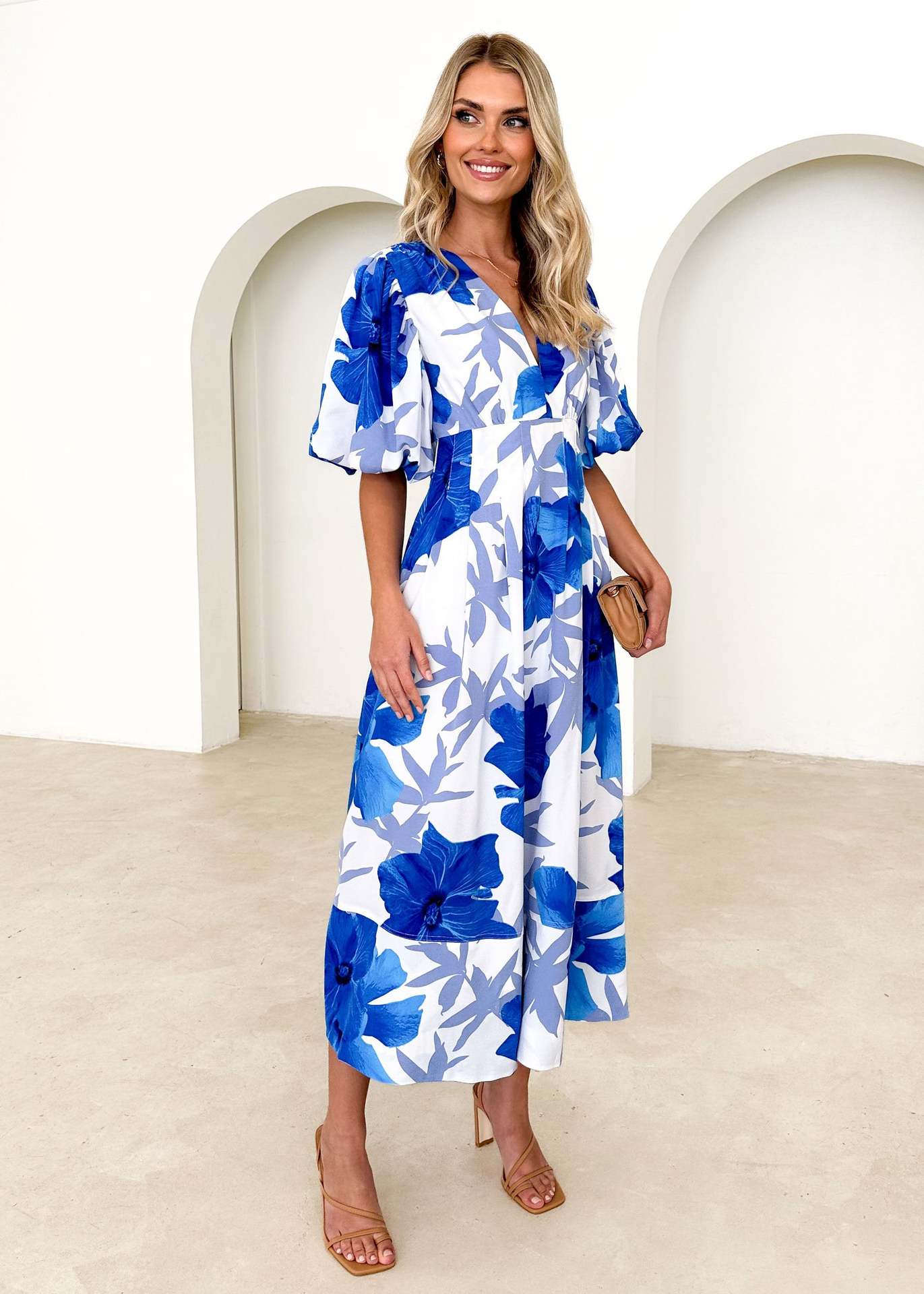 Bloom Elegance – Midi Jurk met Abstracte Bloemenprint