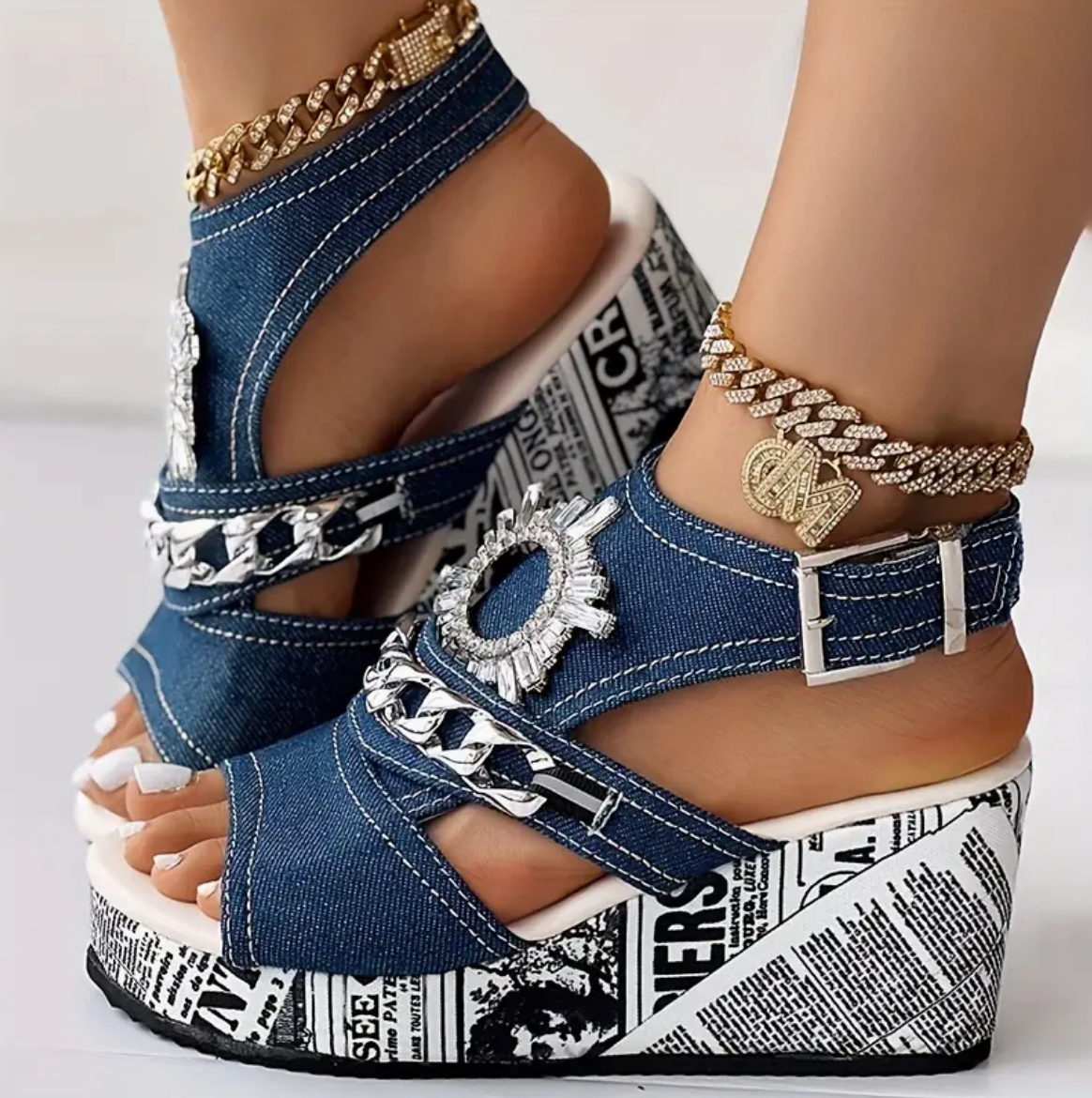 Emma - The summer platform sandals with chain and rhinestone decoration