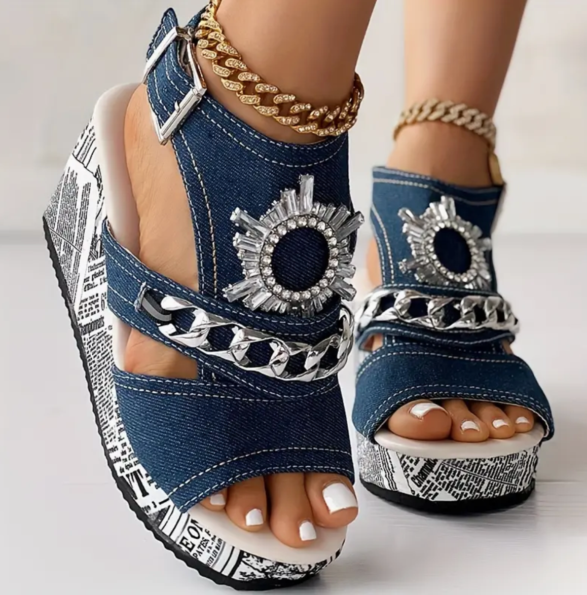 Emma - The summer platform sandals with chain and rhinestone decoration