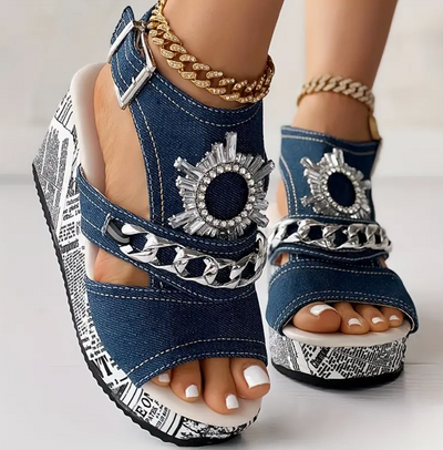 Emma - The summer platform sandals with chain and rhinestone decoration