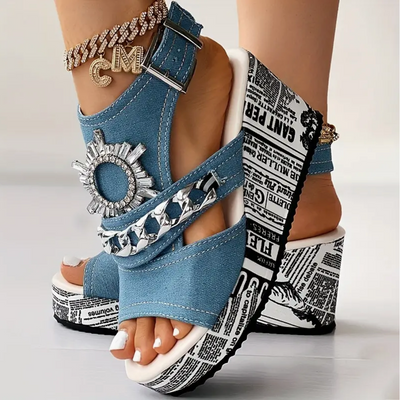Emma - The summer platform sandals with chain and rhinestone decoration