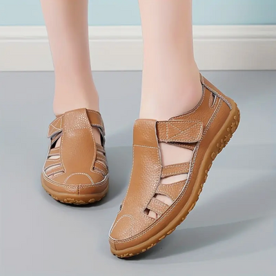 Eva - The retro flat sandals with closed toe