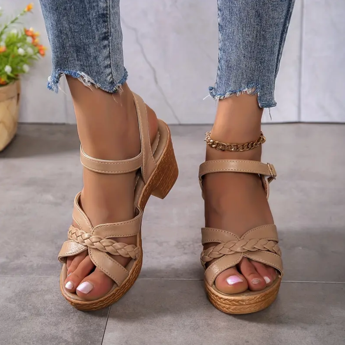 Lieke - The summer sandals with braided chunky heel