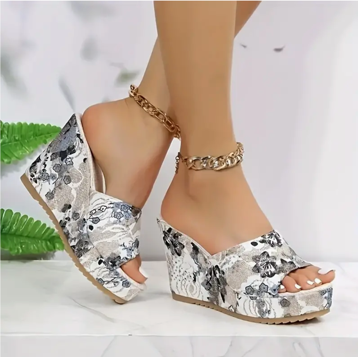 Julia - The wedge sandals with floral print