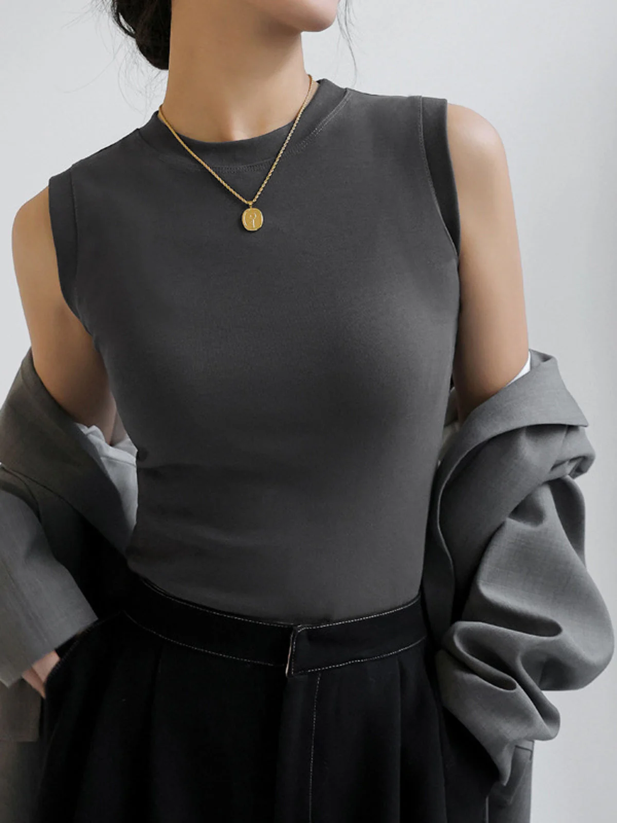 Mouwloze dames top – Aansluitend model met ronde hals