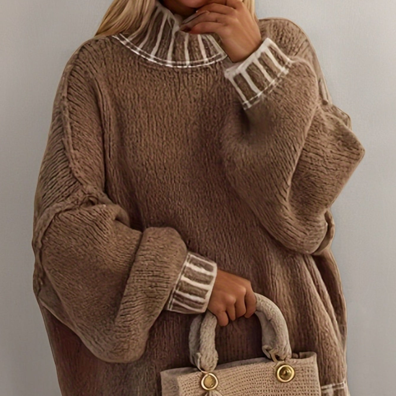 Colette | Oversized Trui met Hoge Kraag en Stijlvolle Details