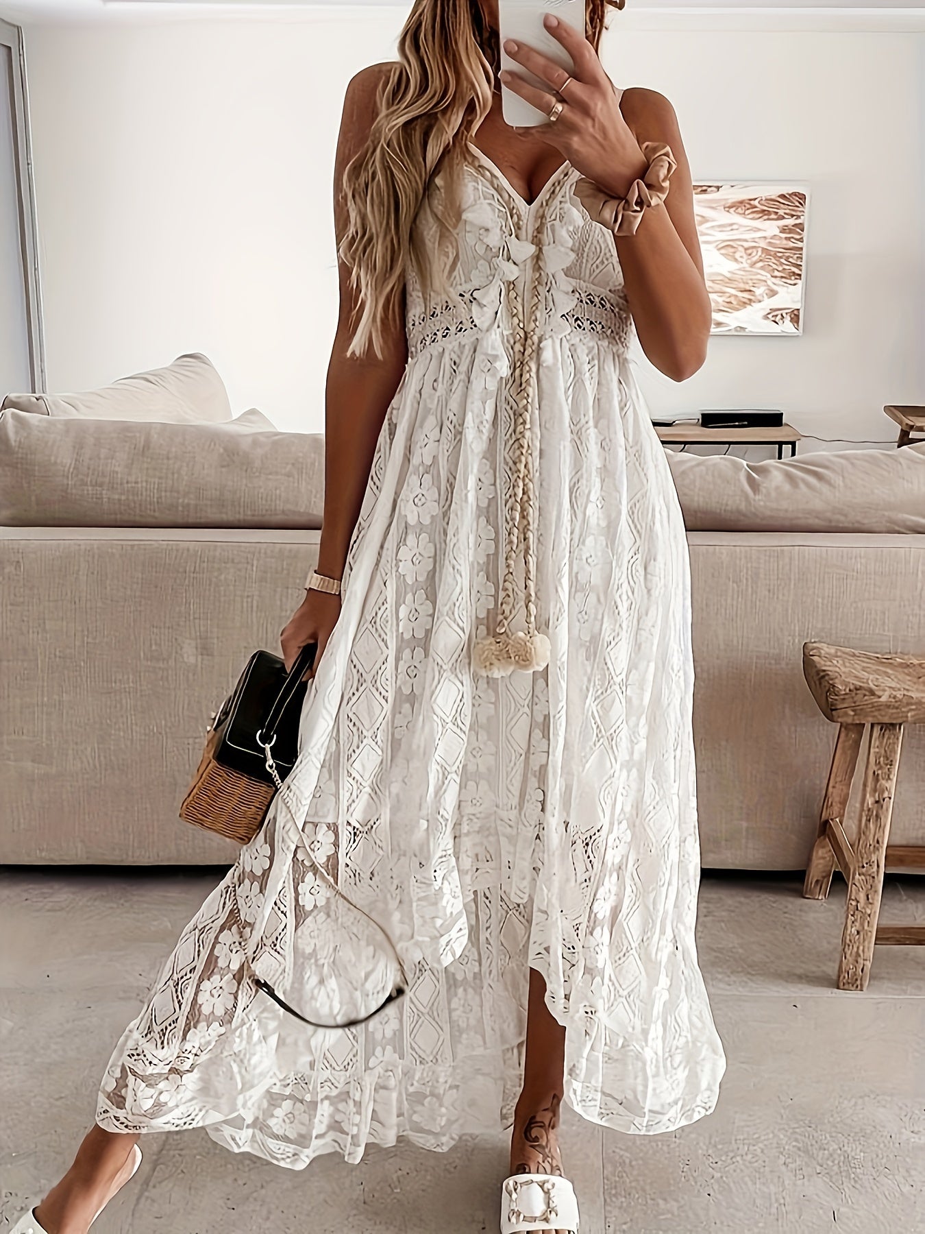Danique | Elegante Kant Maxi Jurk met V-Hals en Flowy Zoom