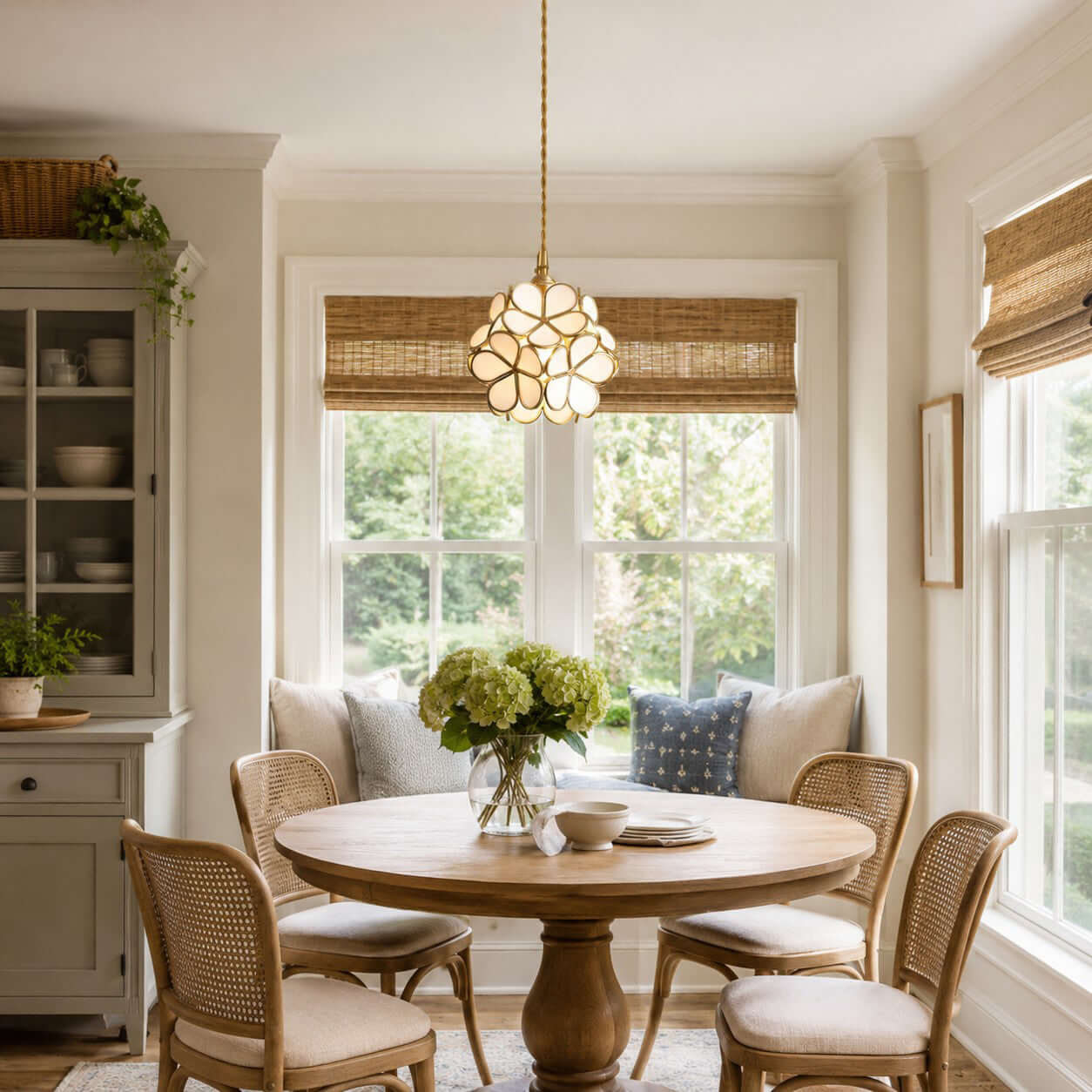 Geloura - Petal Glass Pendant Light