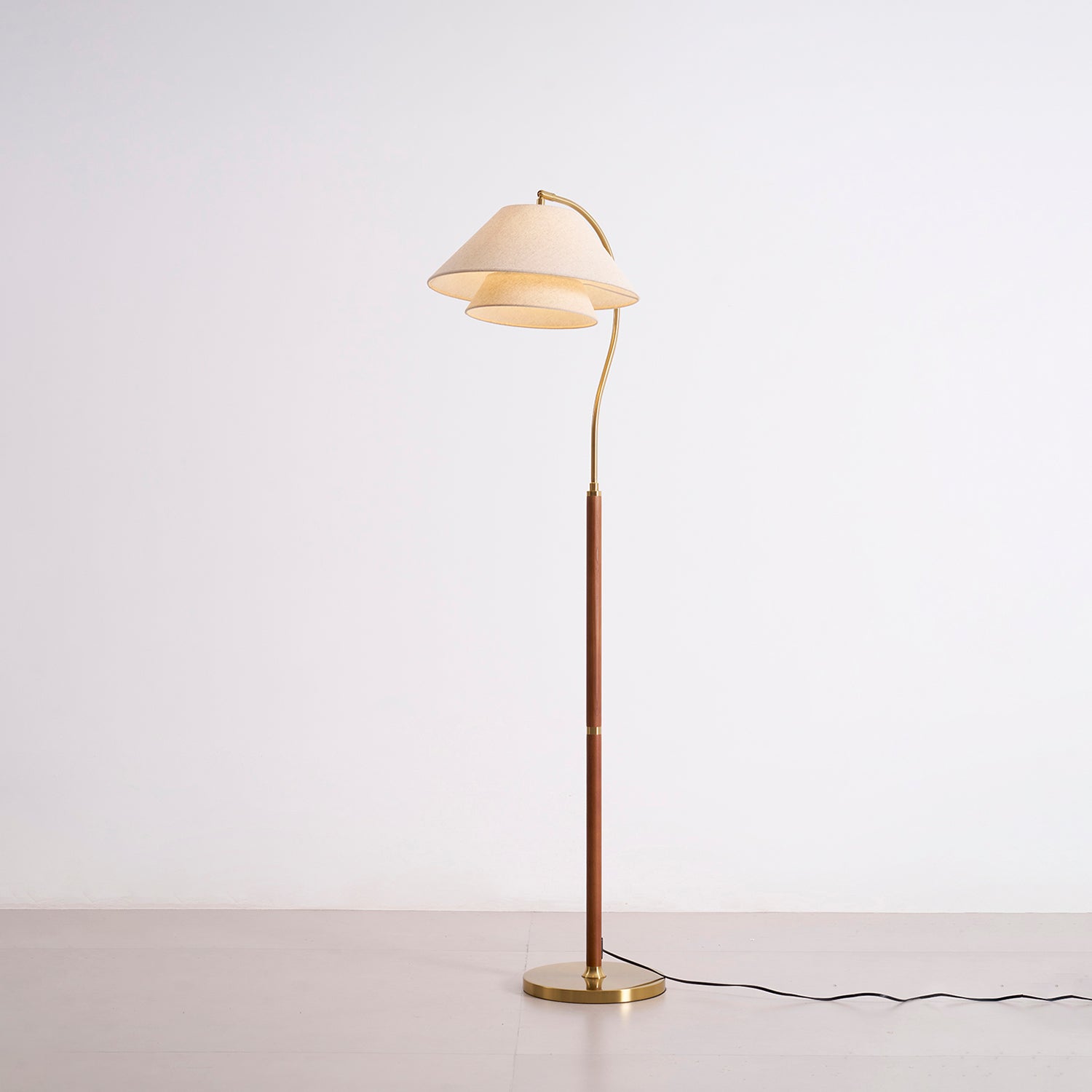 Valdorin - Sculptural Hand Floor Lamp