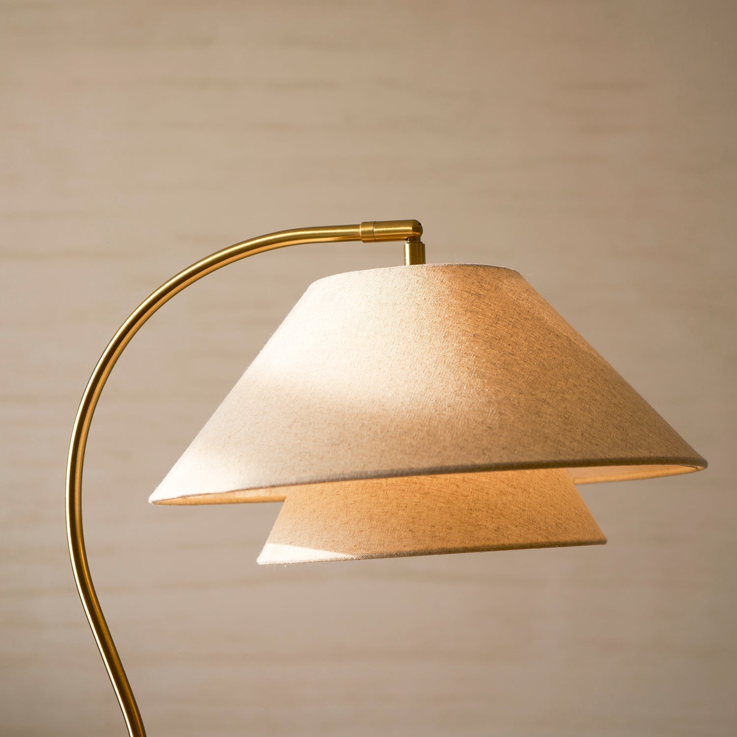 Valdorin - Sculptural Hand Floor Lamp